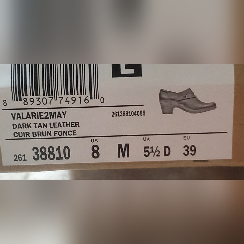 New Size 8 Clark's Leather Heeled Bootie - Picture 11 of 15